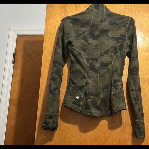 LULULEMON Camo Jacket Size: 2 - Picture 2 of 5